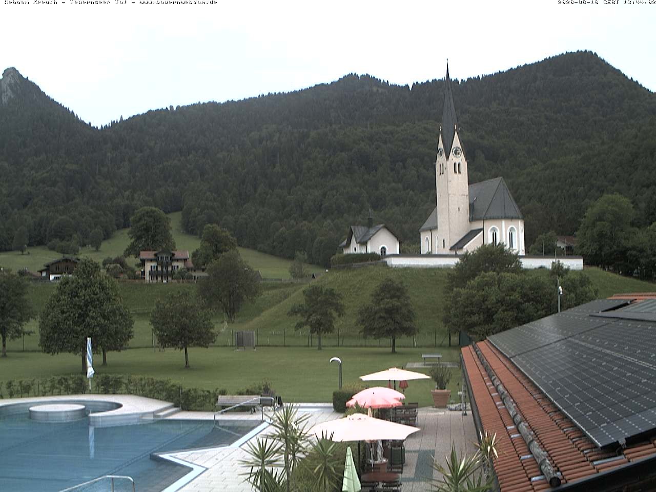 Archiv Foto Webcam Kreuth: Kirche und Freibad