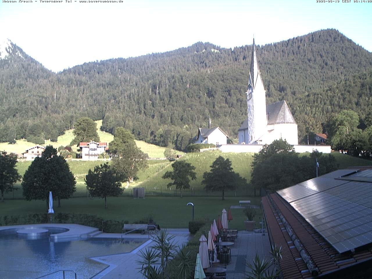 Archiv Foto Webcam Kreuth: Kirche und Freibad
