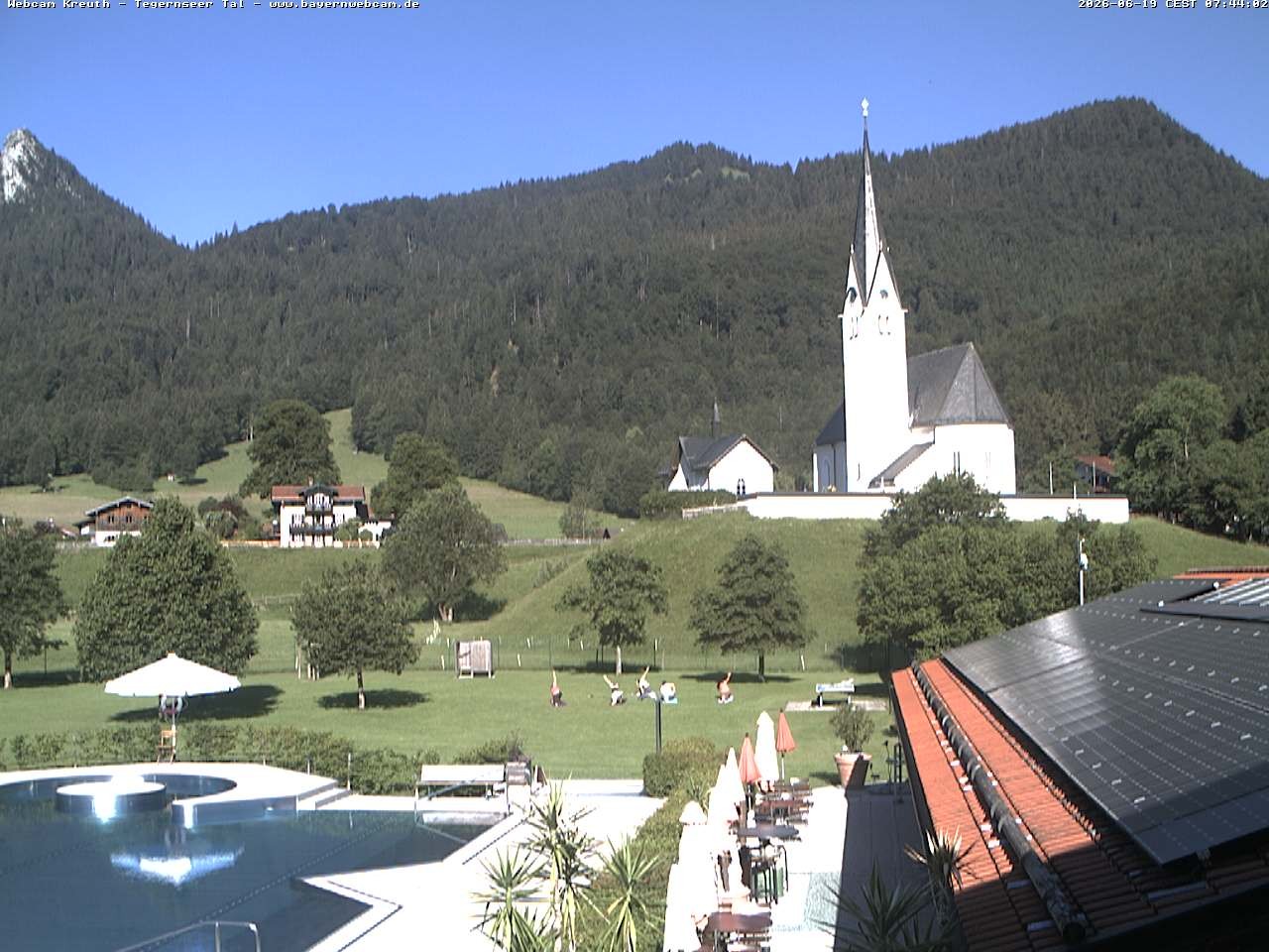Archiv Foto Webcam Kreuth: Kirche und Freibad