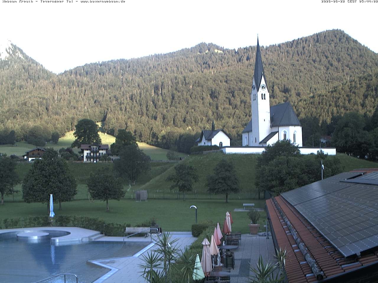 Archiv Foto Webcam Kreuth: Kirche und Freibad