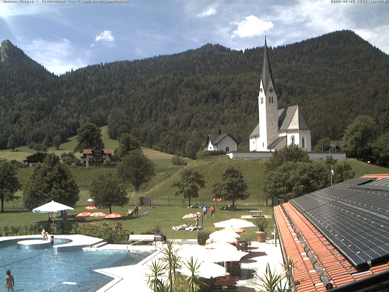 Archiv Foto Webcam Kreuth: Kirche und Freibad