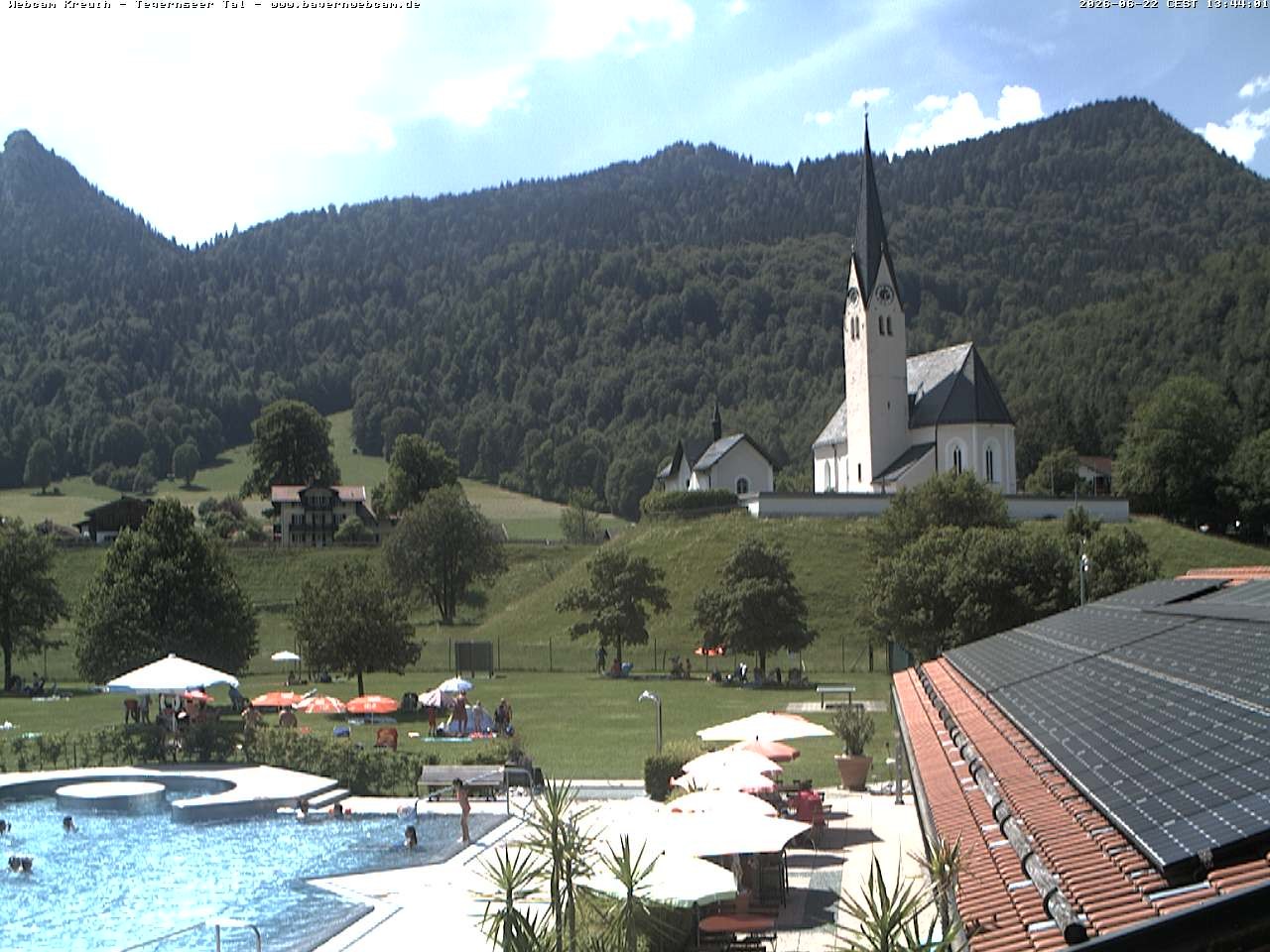 Archiv Foto Webcam Kreuth: Kirche und Freibad