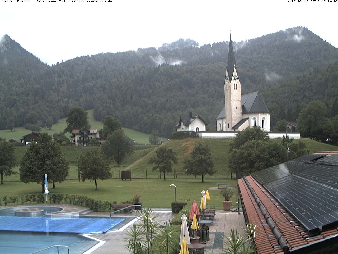 Archiv Foto Webcam Kreuth: Kirche und Freibad