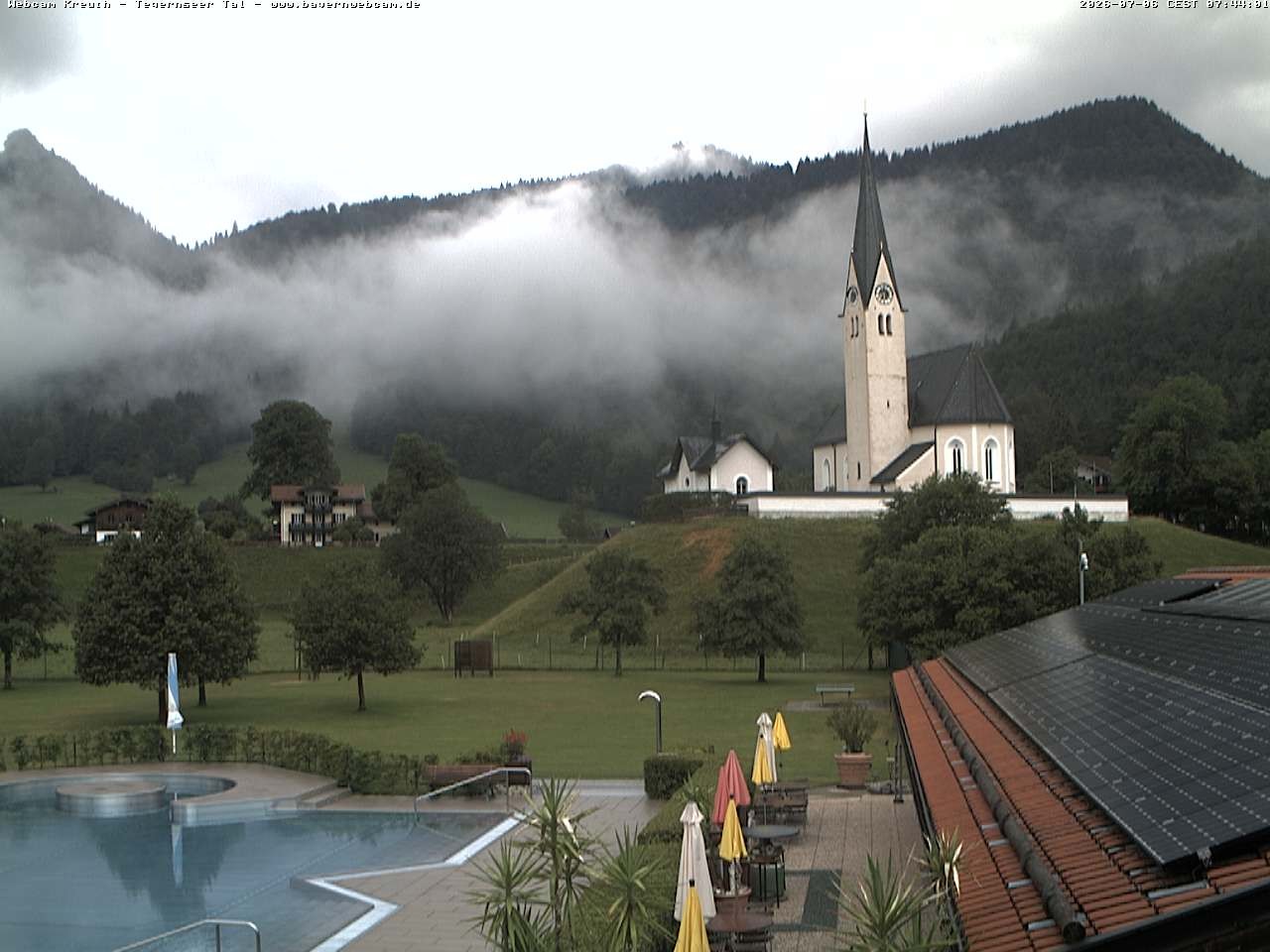 Archiv Foto Webcam Kreuth: Kirche und Freibad
