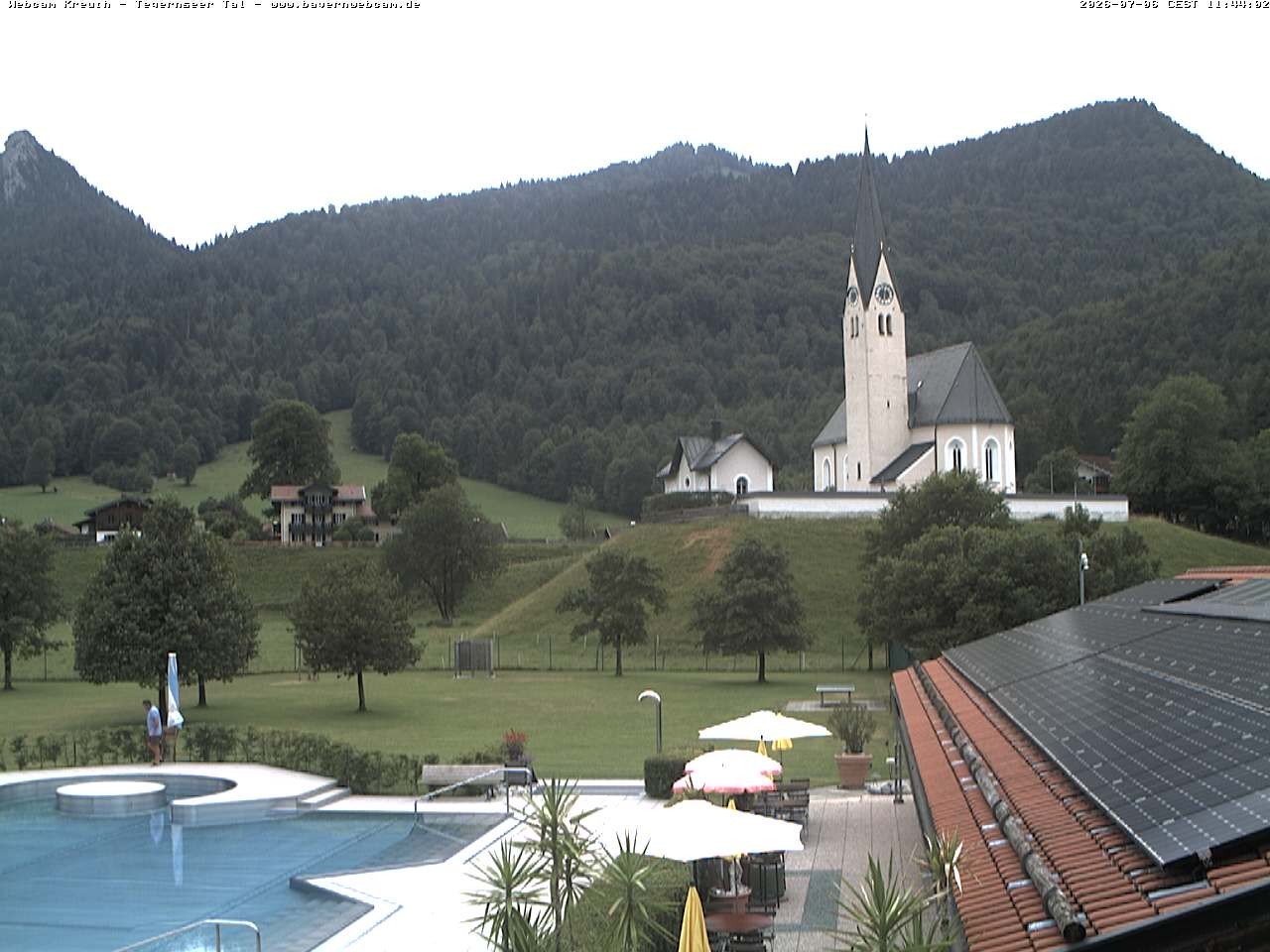Archiv Foto Webcam Kreuth: Kirche und Freibad