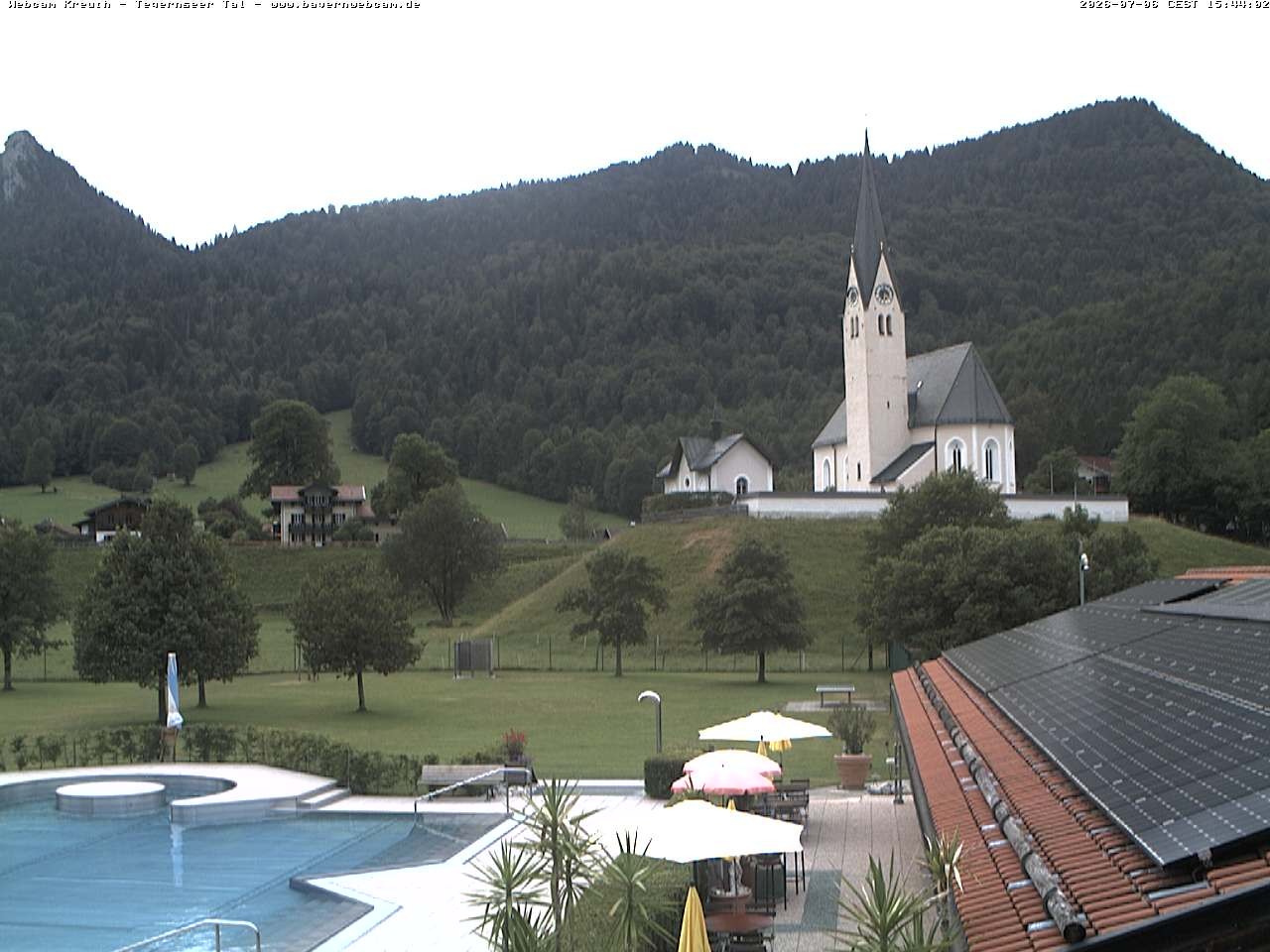 Archiv Foto Webcam Kreuth: Kirche und Freibad