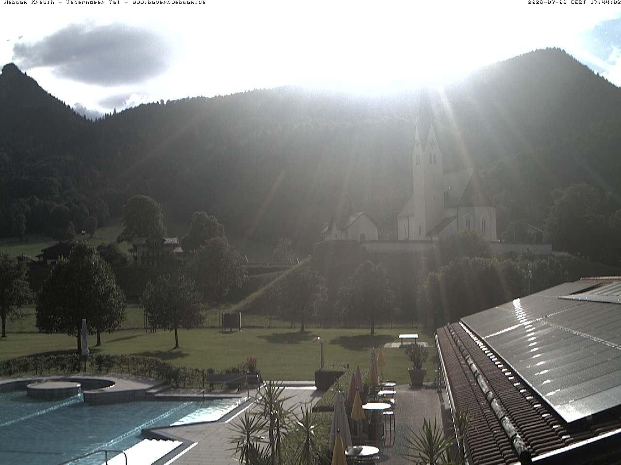 Archiv Foto Webcam Kreuth: Kirche und Freibad
