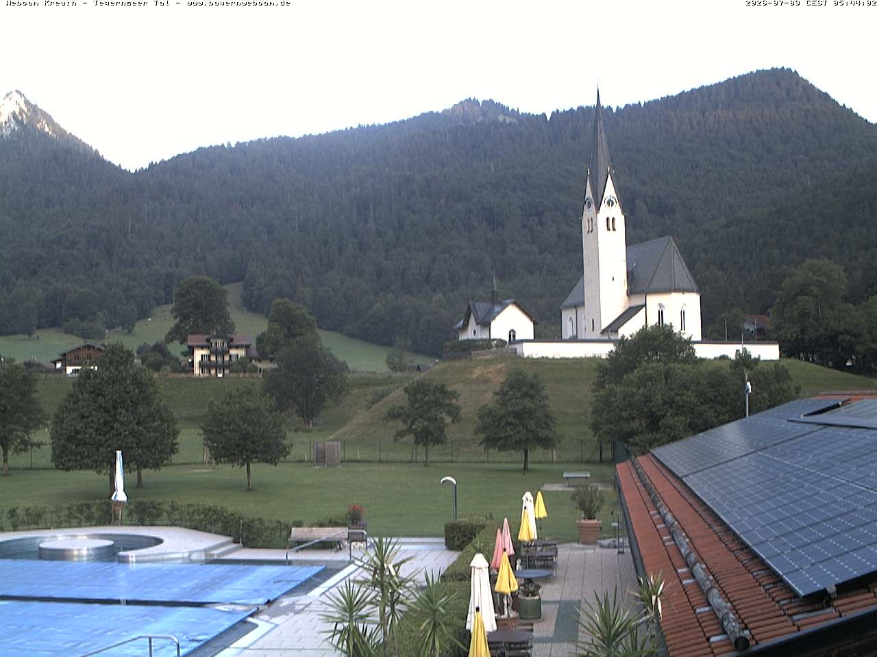 Archiv Foto Webcam Kreuth: Kirche und Freibad