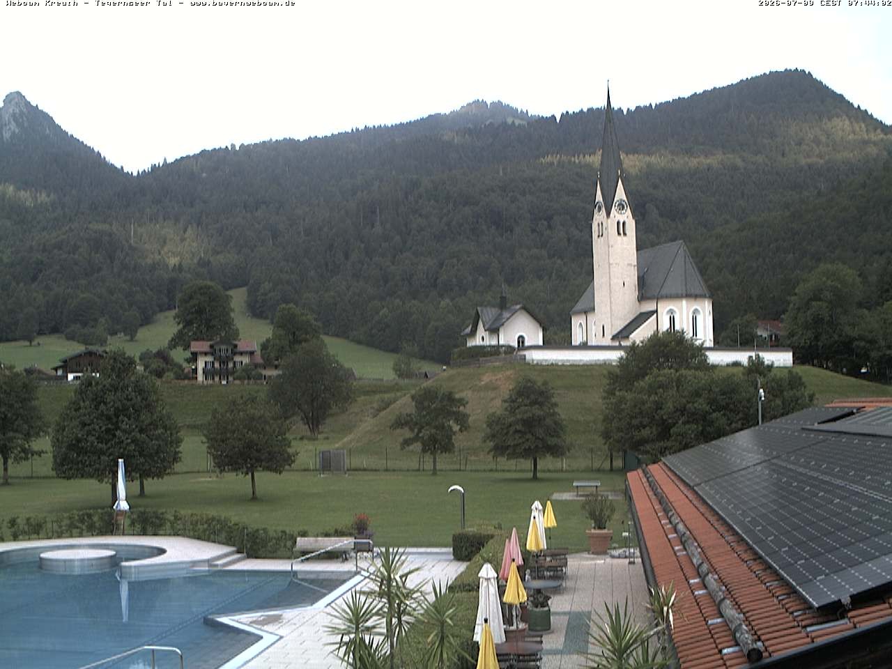 Archiv Foto Webcam Kreuth: Kirche und Freibad