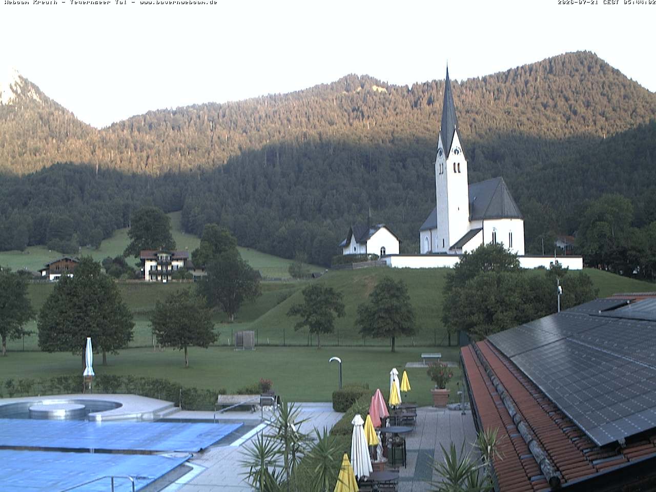 Archiv Foto Webcam Kreuth: Kirche und Freibad