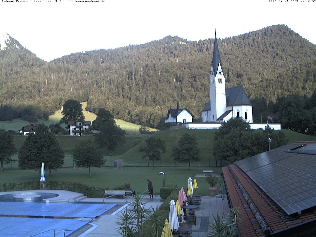 Archiv Foto Webcam Kreuth: Kirche und Freibad