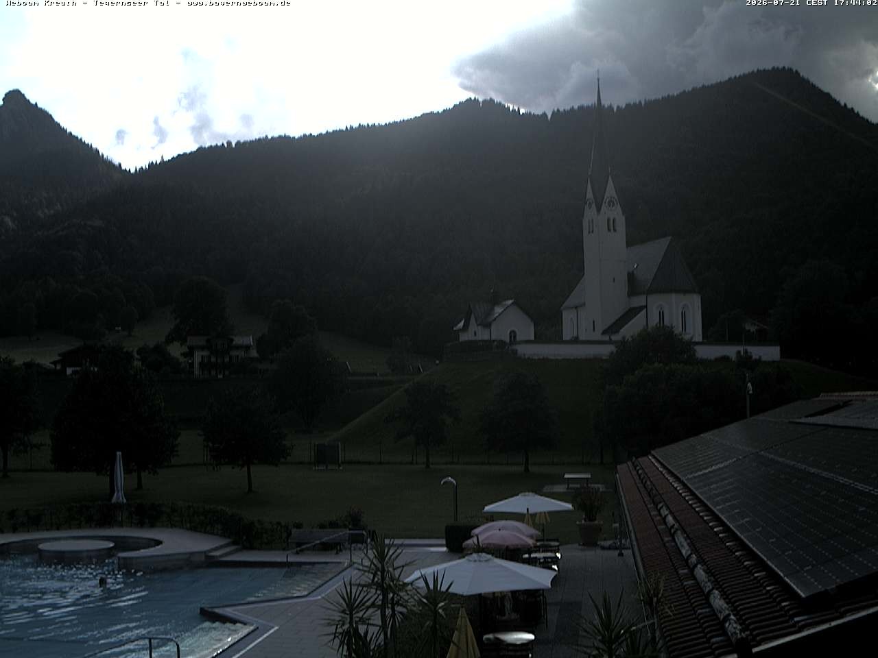 Archiv Foto Webcam Kreuth: Kirche und Freibad