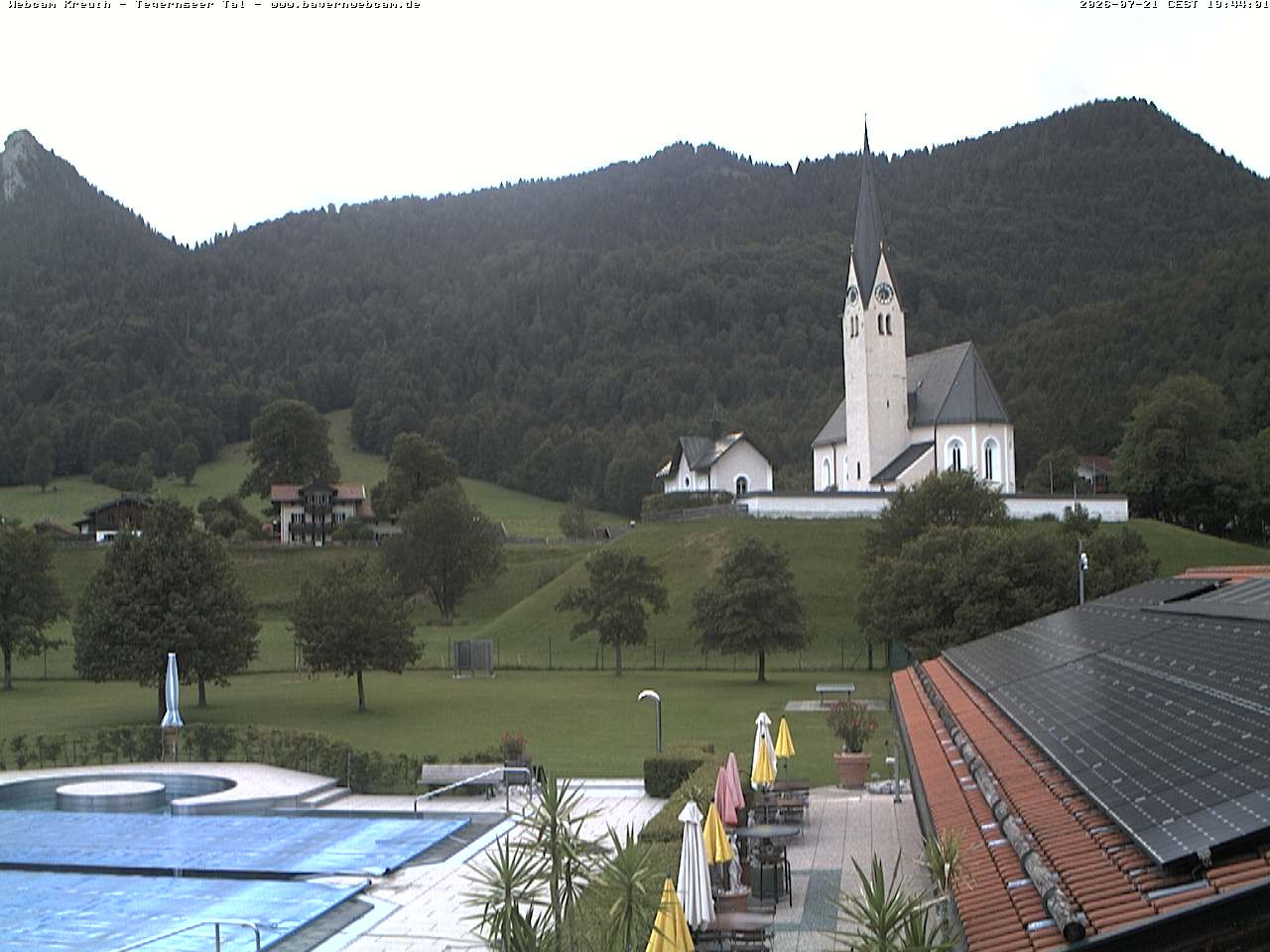 Archiv Foto Webcam Kreuth: Kirche und Freibad