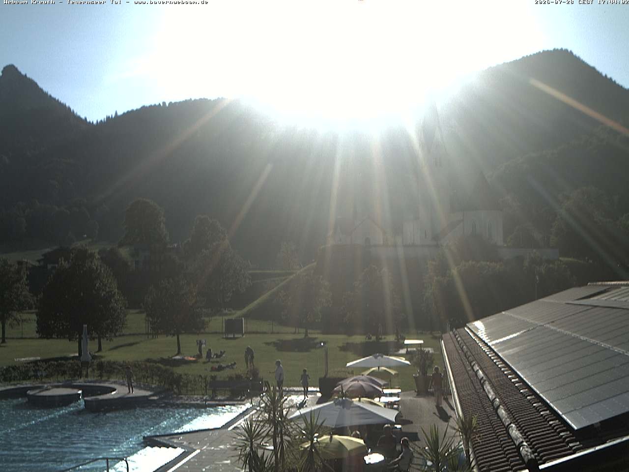 Archiv Foto Webcam Kreuth: Kirche und Freibad