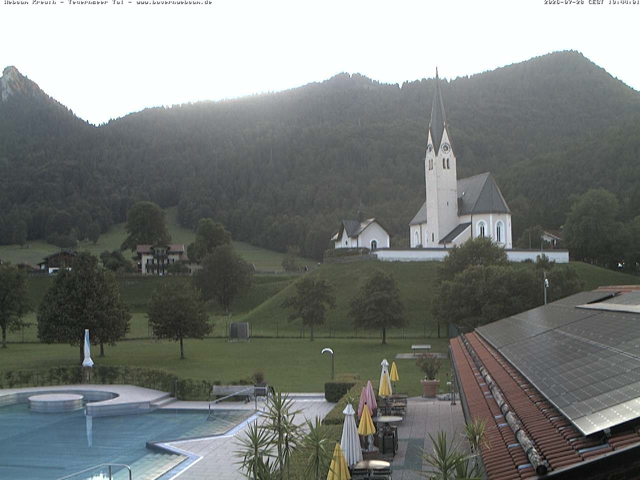 Archiv Foto Webcam Kreuth: Kirche und Freibad