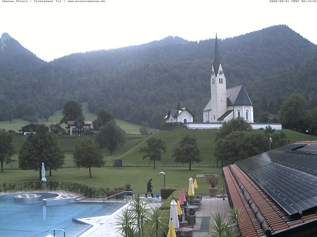 Archiv Foto Webcam Kreuth: Kirche und Freibad