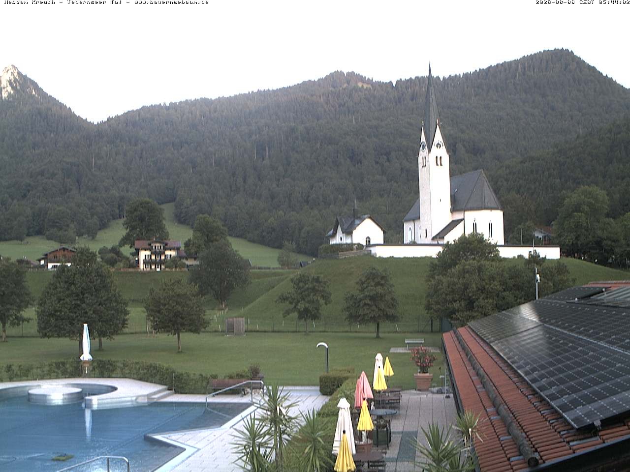 Archiv Foto Webcam Kreuth: Kirche und Freibad