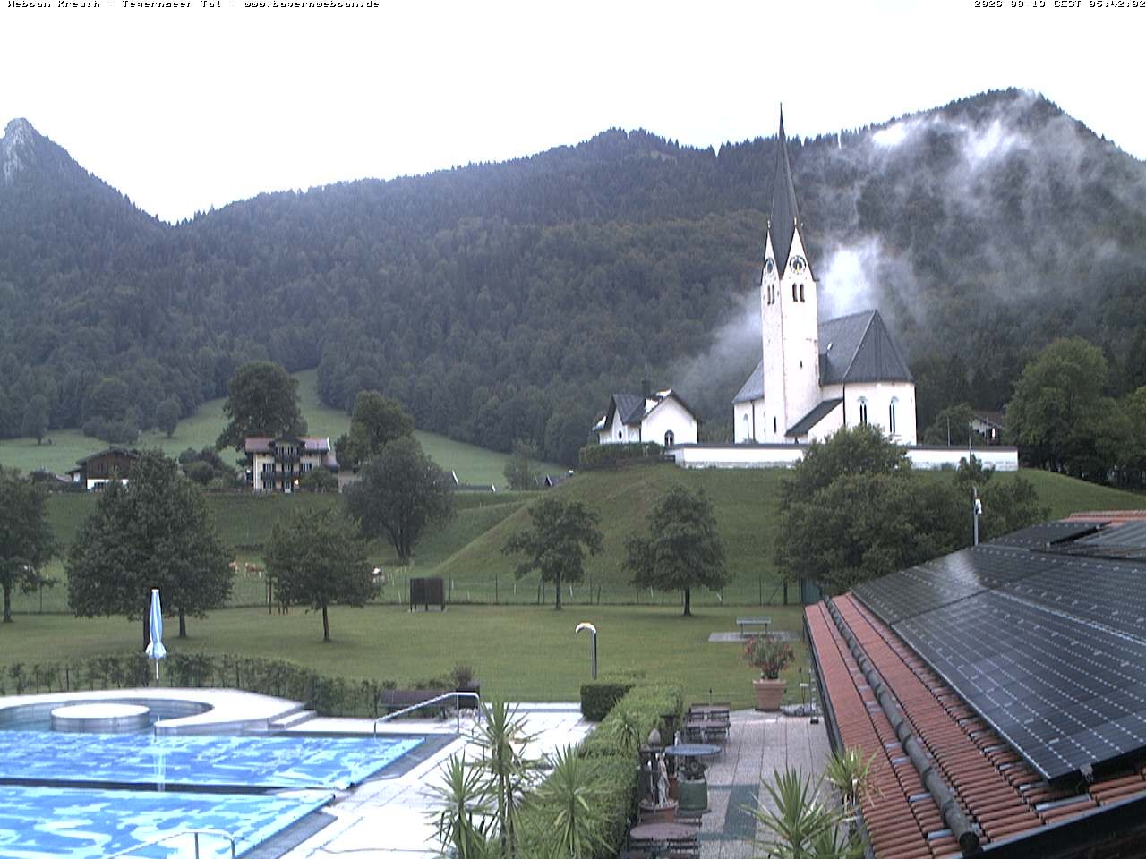 Archiv Foto Webcam Kreuth: Kirche und Freibad