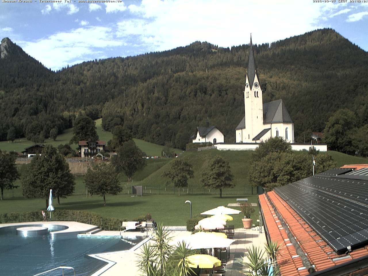 Archiv Foto Webcam Kreuth: Kirche und Freibad