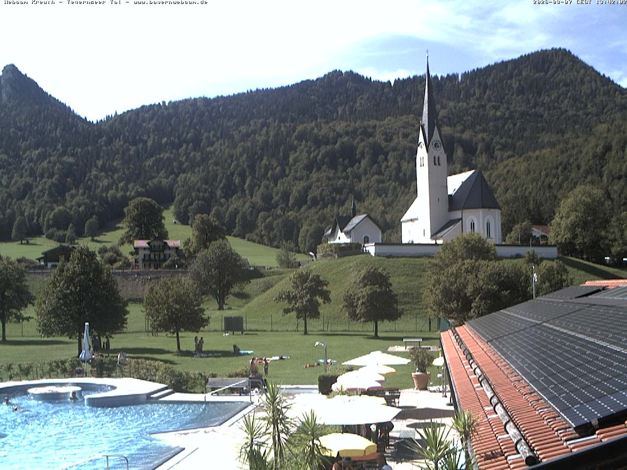 Archiv Foto Webcam Kreuth: Kirche und Freibad