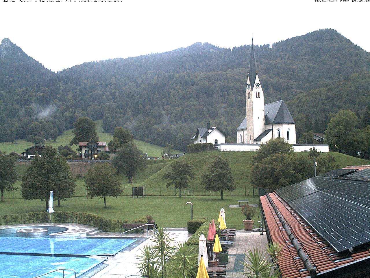 Archiv Foto Webcam Kreuth: Kirche und Freibad