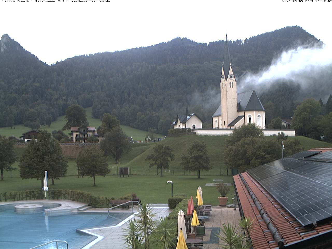 Archiv Foto Webcam Kreuth: Kirche und Freibad