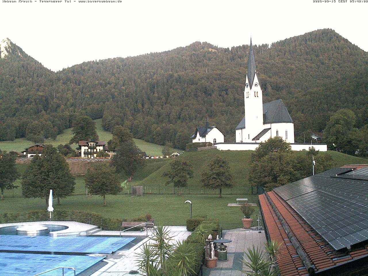 Archiv Foto Webcam Kreuth: Kirche und Freibad