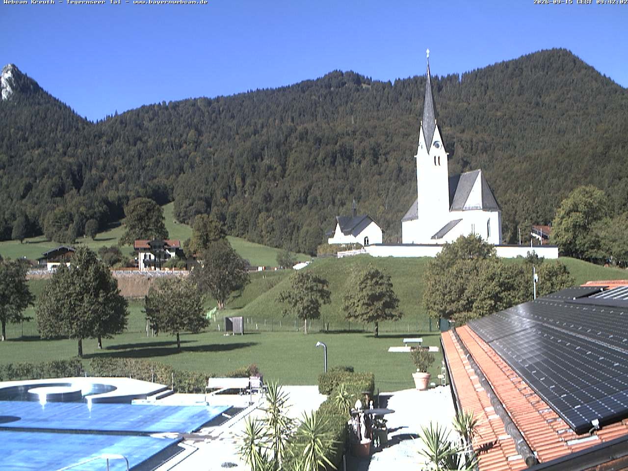 Archiv Foto Webcam Kreuth: Kirche und Freibad