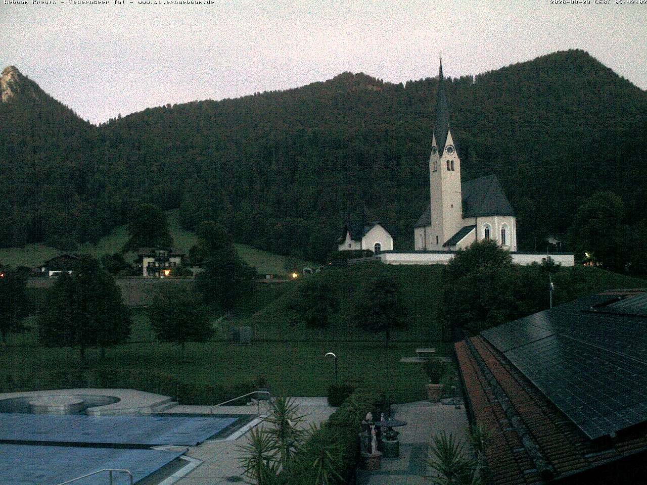 Archiv Foto Webcam Kreuth: Kirche und Freibad