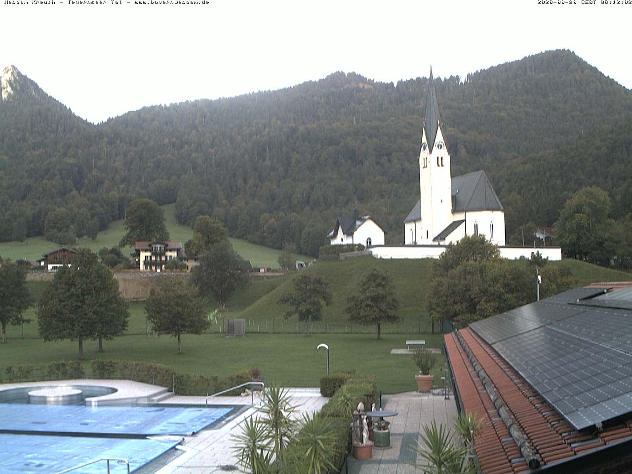 Archiv Foto Webcam Kreuth: Kirche und Freibad