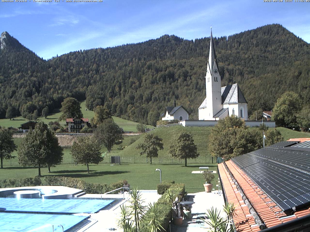 Archiv Foto Webcam Kreuth: Kirche und Freibad