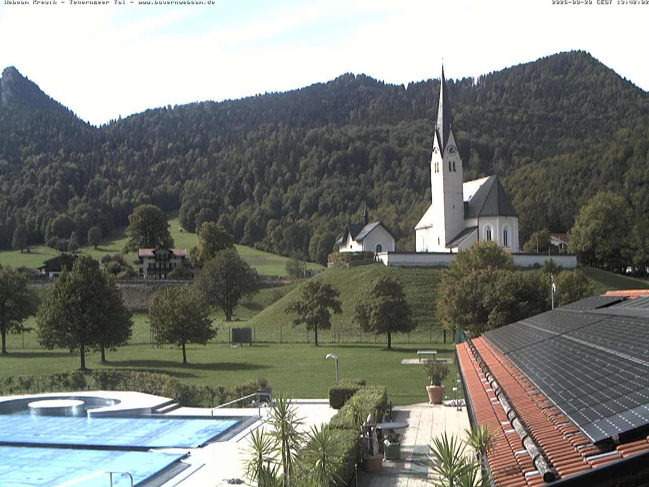 Archiv Foto Webcam Kreuth: Kirche und Freibad