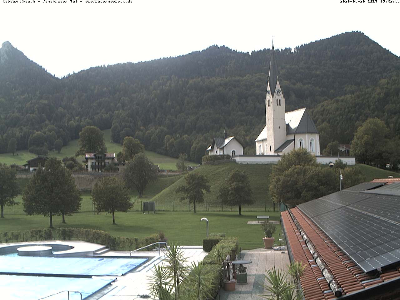 Archiv Foto Webcam Kreuth: Kirche und Freibad