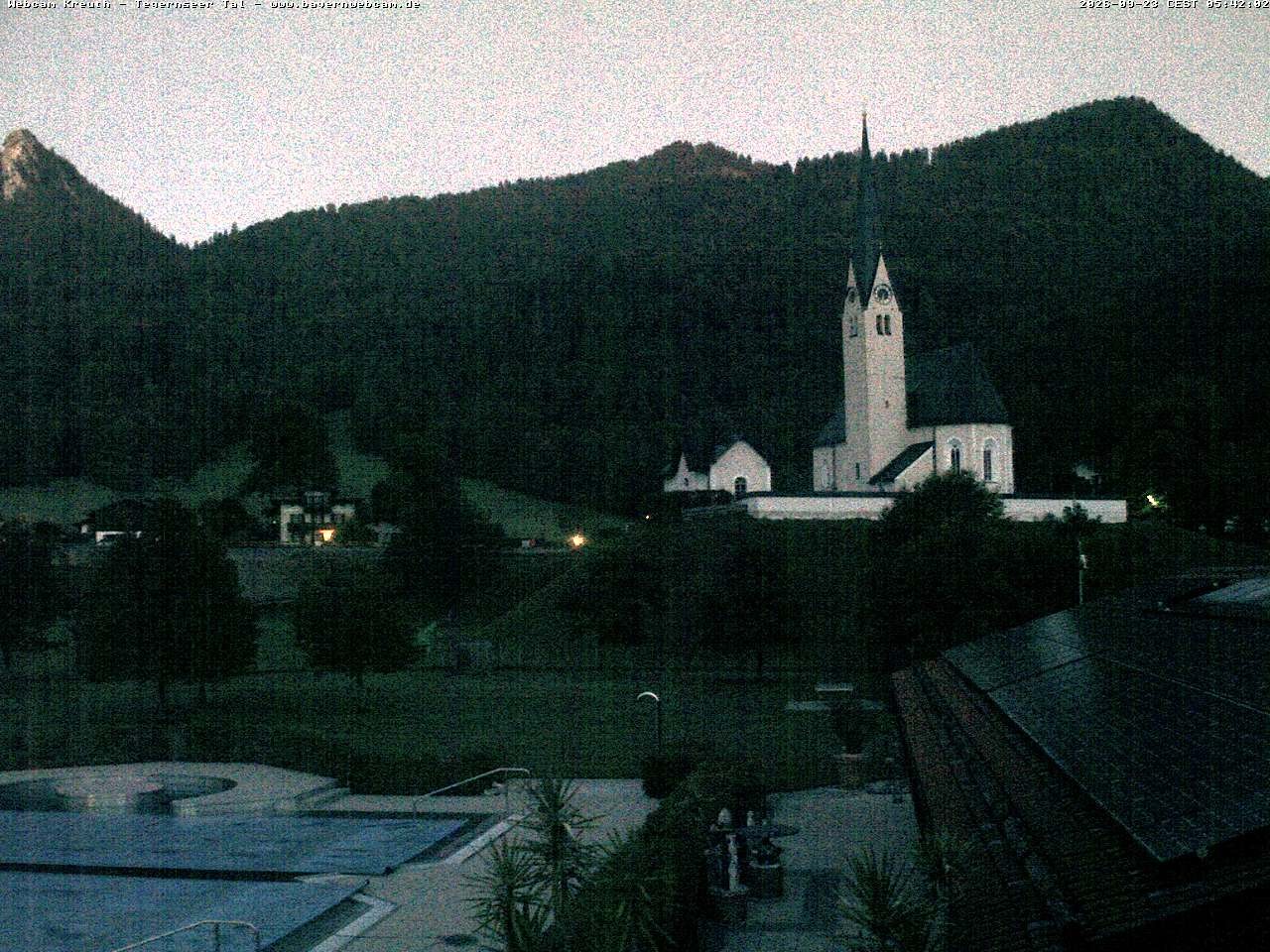 Archiv Foto Webcam Kreuth: Kirche und Freibad