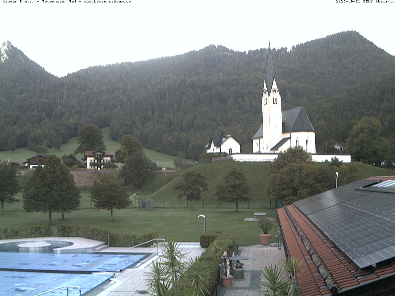 Archiv Foto Webcam Kreuth: Kirche und Freibad