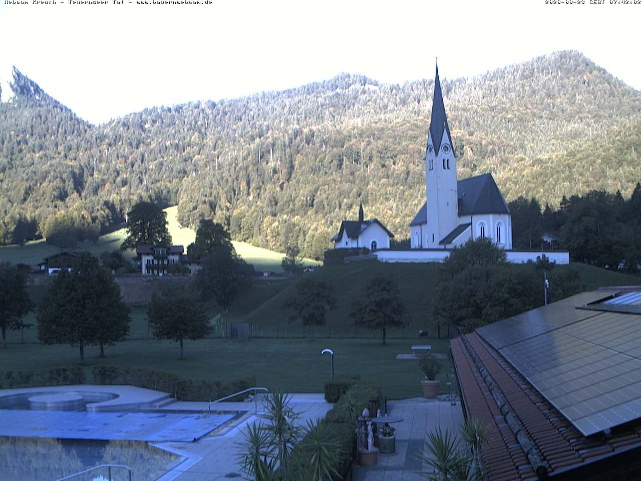Archiv Foto Webcam Kreuth: Kirche und Freibad