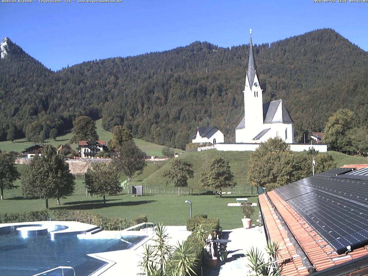 Archiv Foto Webcam Kreuth: Kirche und Freibad