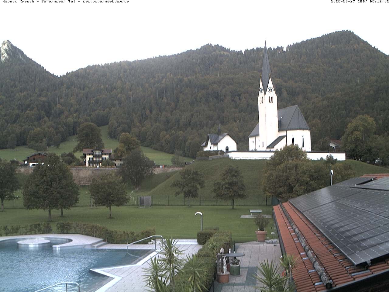 Archiv Foto Webcam Kreuth: Kirche und Freibad