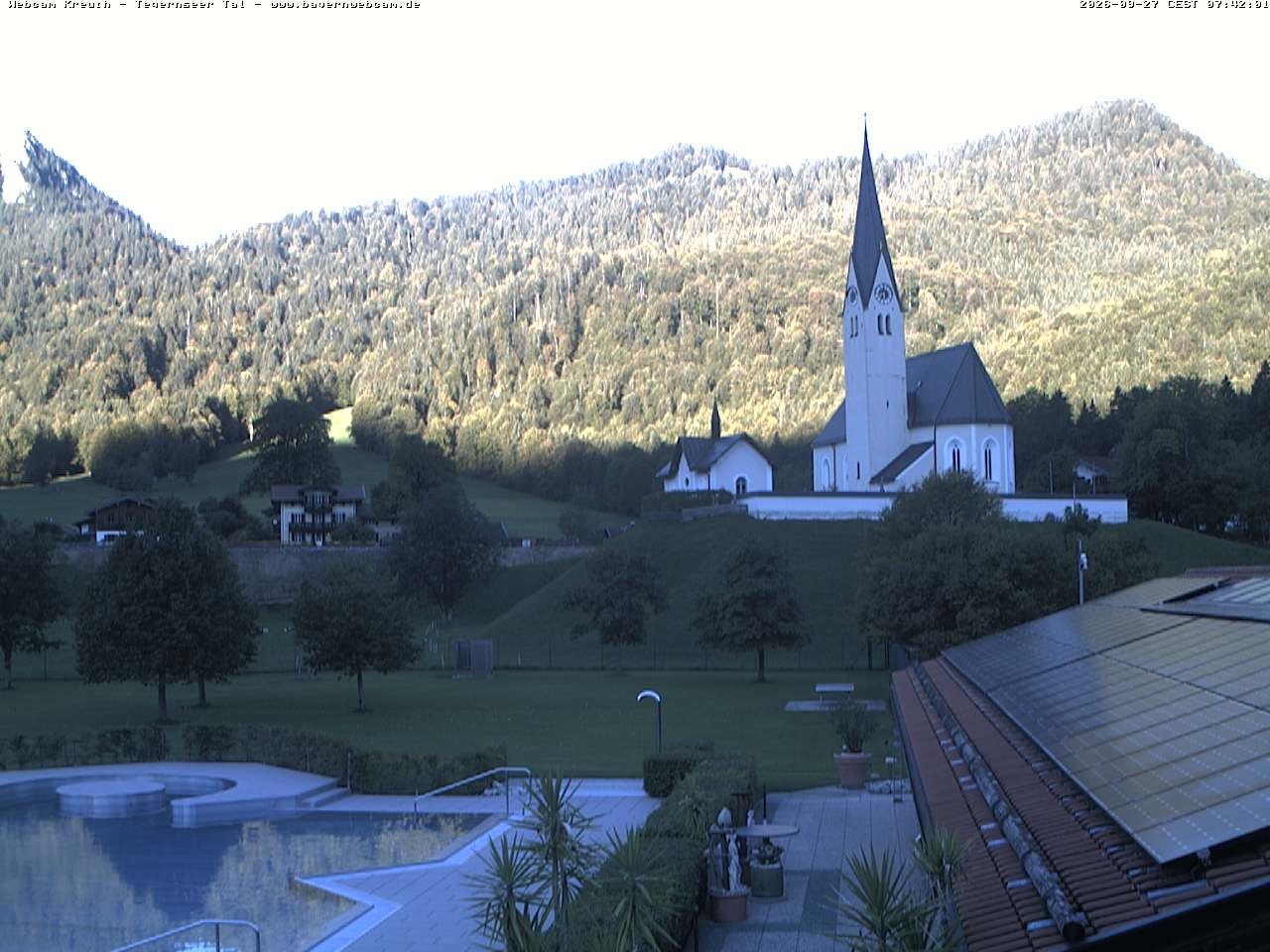 Archiv Foto Webcam Kreuth: Kirche und Freibad