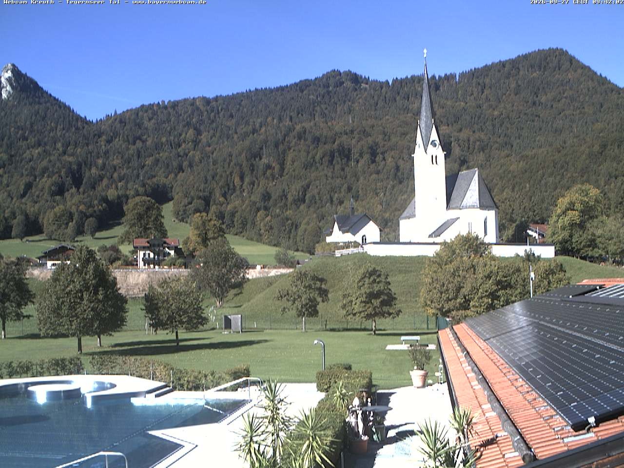 Archiv Foto Webcam Kreuth: Kirche und Freibad