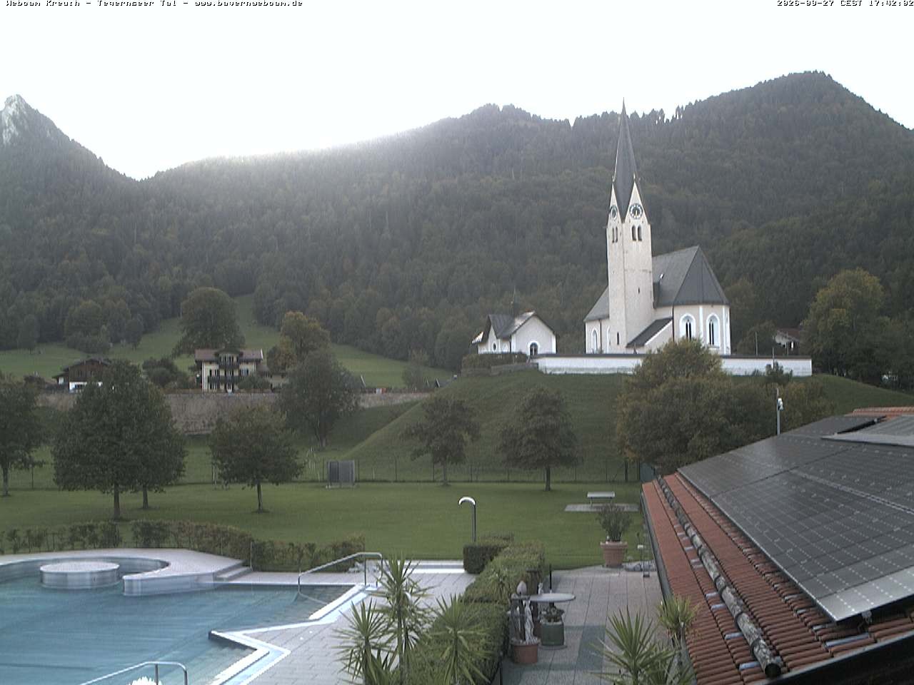 Archiv Foto Webcam Kreuth: Kirche und Freibad