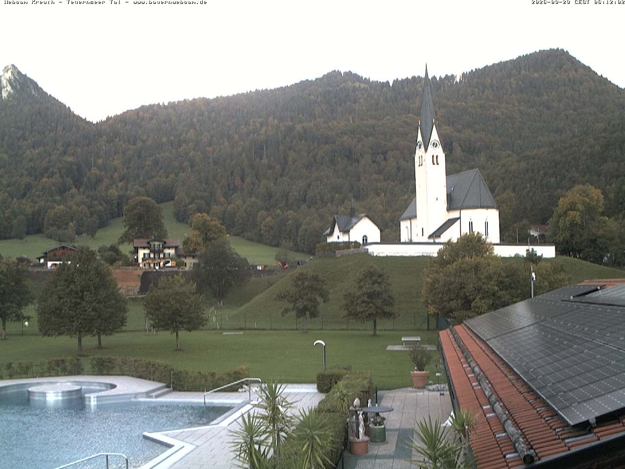 Archiv Foto Webcam Kreuth: Kirche und Freibad