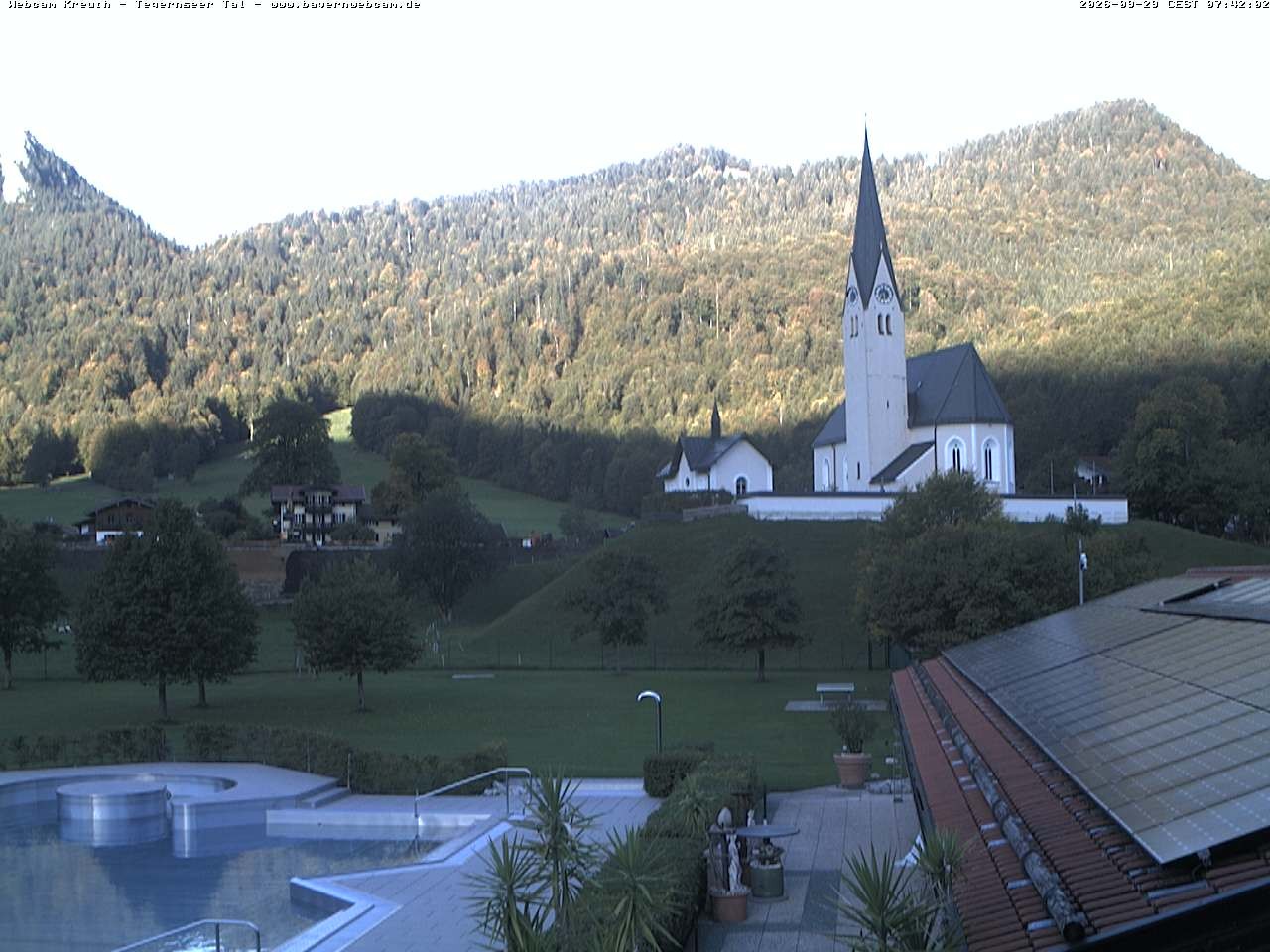 Archiv Foto Webcam Kreuth: Kirche und Freibad