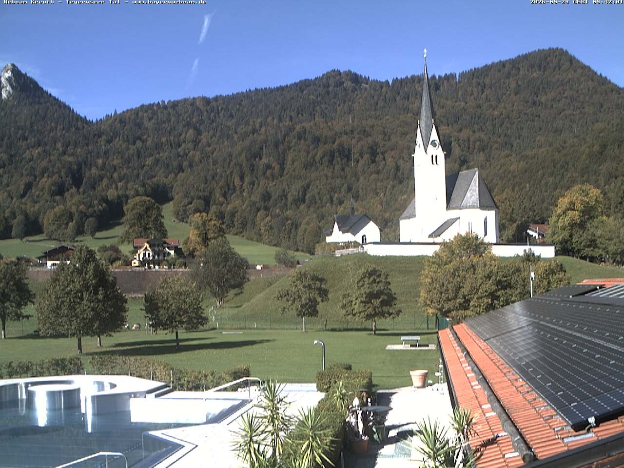 Archiv Foto Webcam Kreuth: Kirche und Freibad