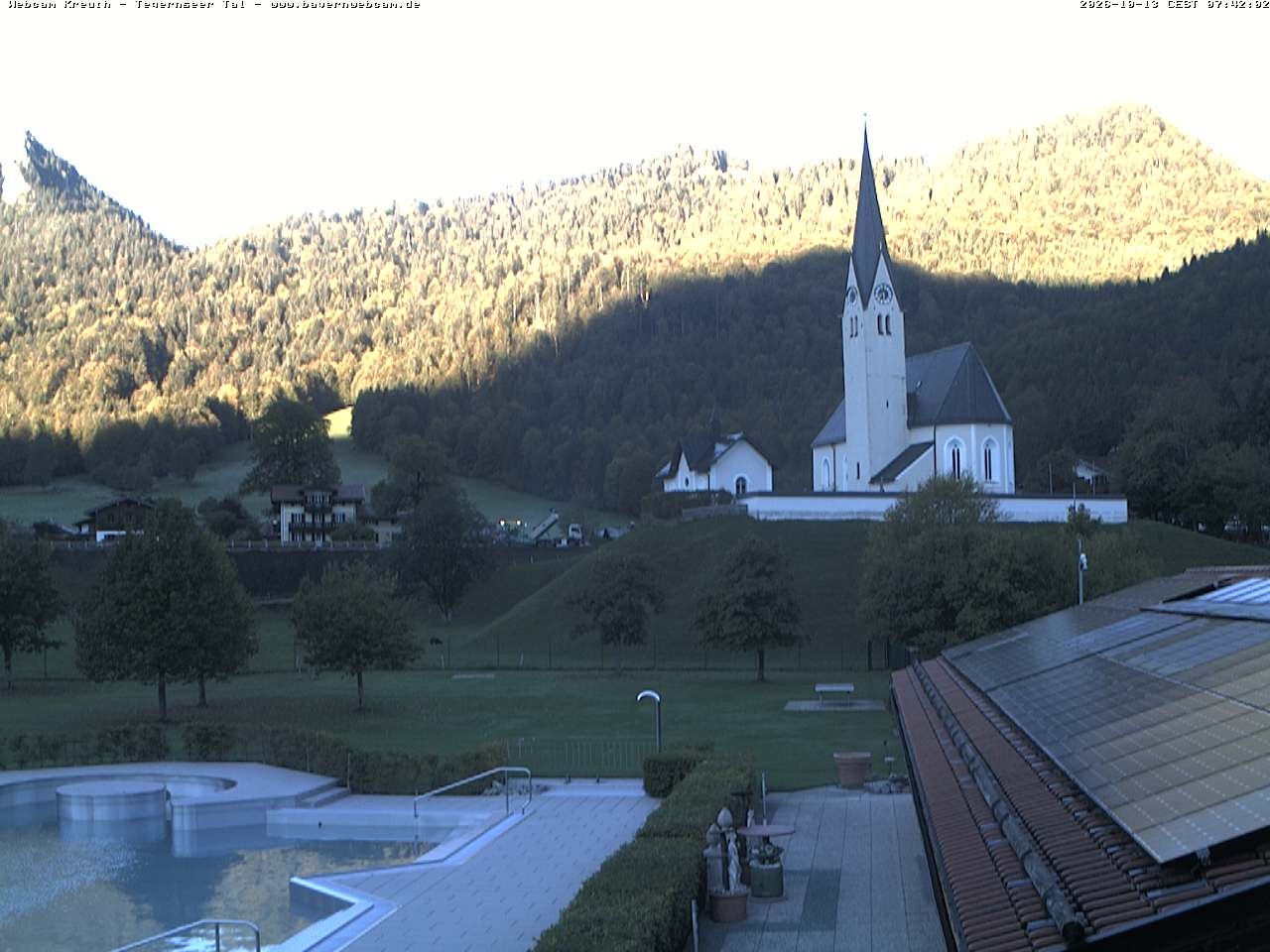 Archiv Foto Webcam Kreuth: Kirche und Freibad