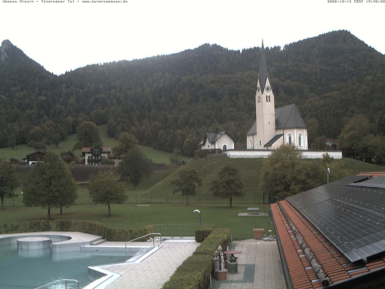 Archiv Foto Webcam Kreuth: Kirche und Freibad