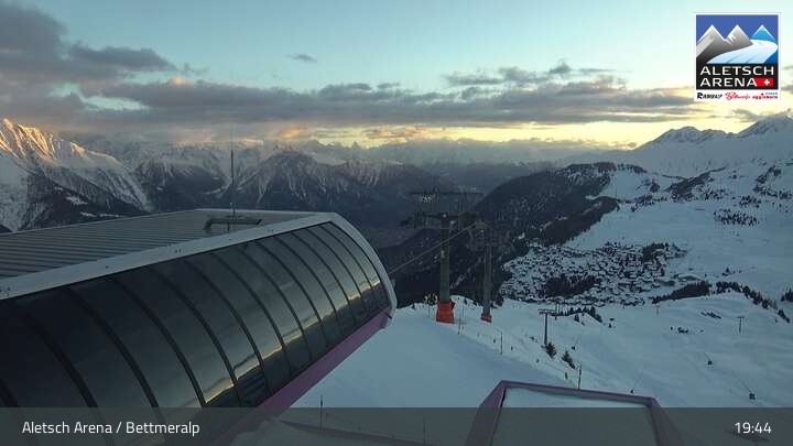 Archived image Webcam Bettmeralp: Bergstation Wurzenbord