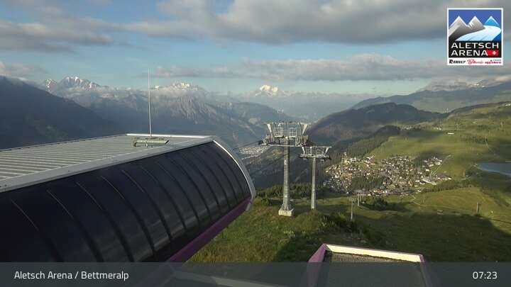 Archived image Webcam Bettmeralp: Bergstation Wurzenbord