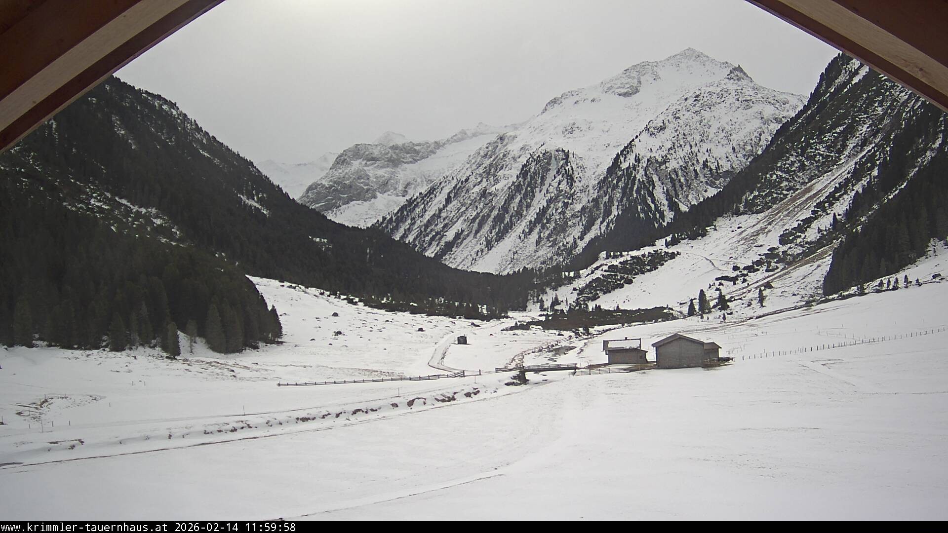 Archived image Mountain Hut Krimmler Tauernhaus - Webcam South
