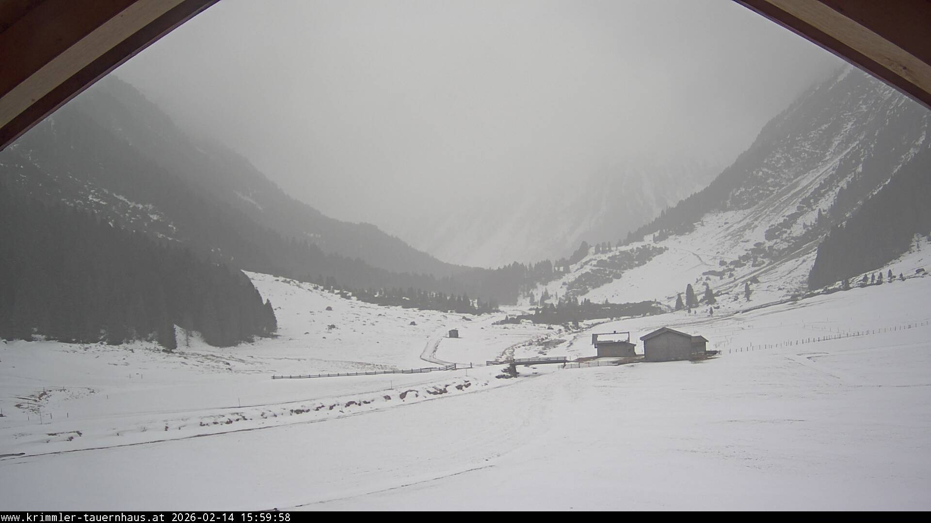 Archived image Mountain Hut Krimmler Tauernhaus - Webcam South